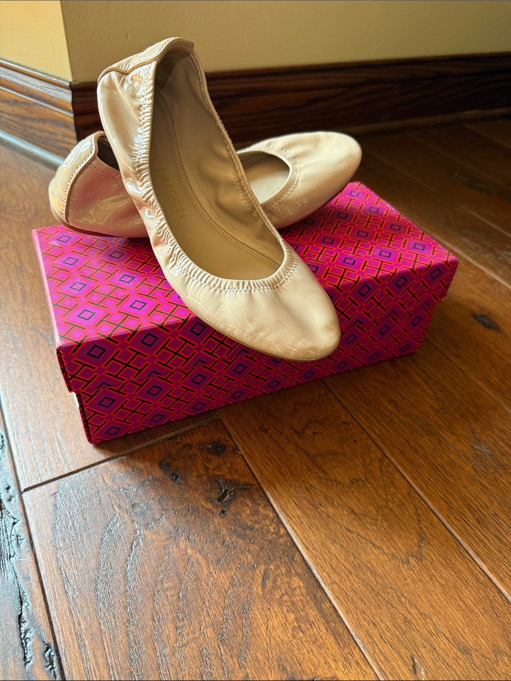 Tory Burch Eddie Beige Patent Leather Ballet Flats - Picture 2 of 5